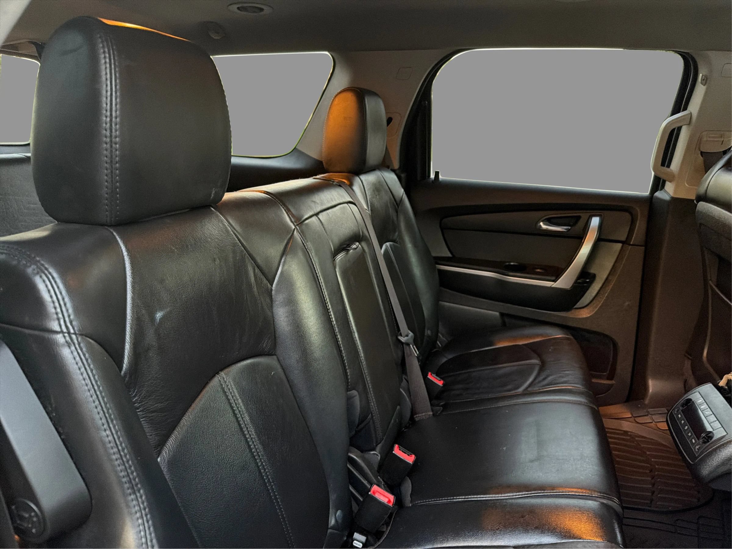Used 2011 GMC Acadia SLT FWD image 27