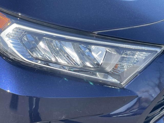 Used 2021 Toyota RAV4 XLE Premium image 12
