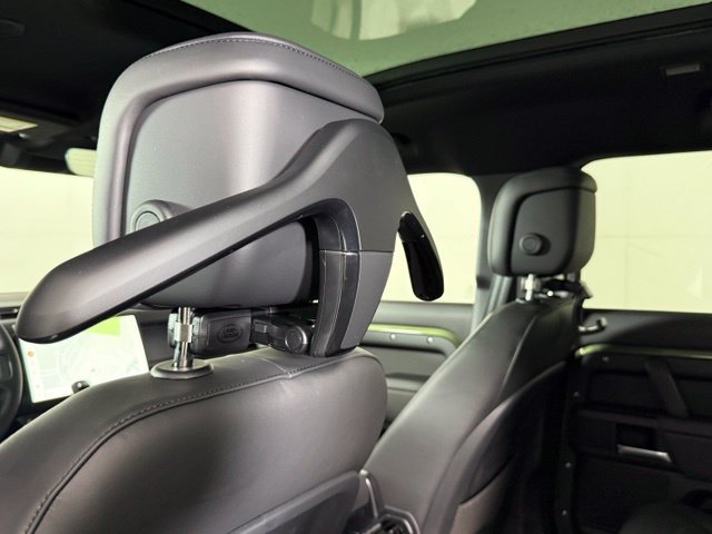 New 2026 Land Rover Defender 110 X-Dynamic SE AWD/4WD image 23