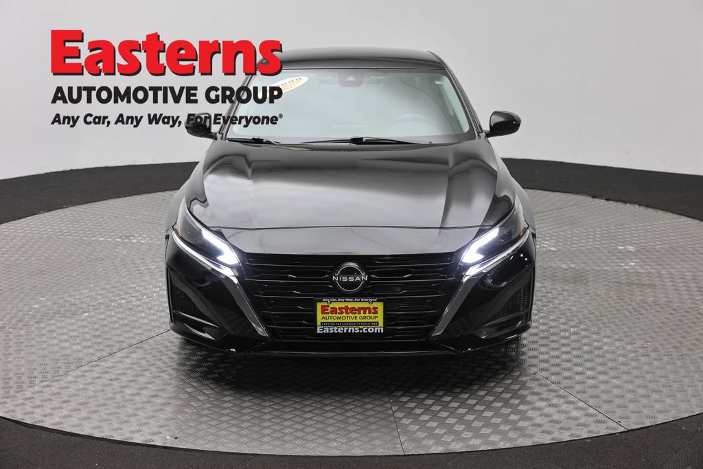 Used 2023 Nissan Altima 2.5 SV FWD image 2