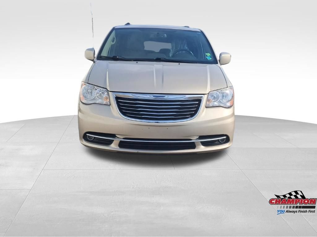 Used 2013 Chrysler Town & Country Touring FWD image 10