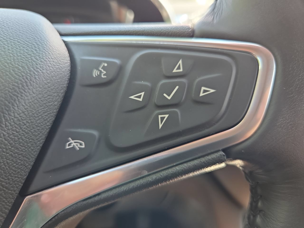 Used 2018 Chevrolet Equinox LT FWD image 28