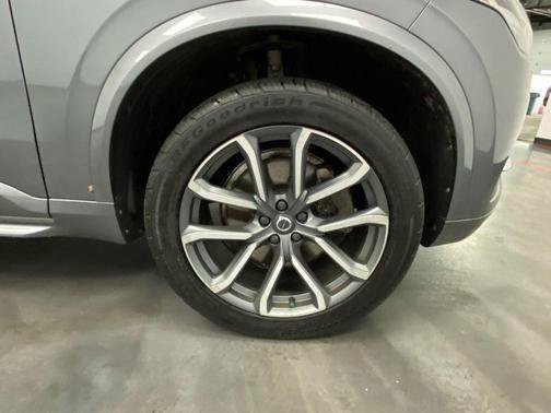 Used 2017 Volvo XC90 T6 Momentum w/ Vision Package AWD/4WD image 17