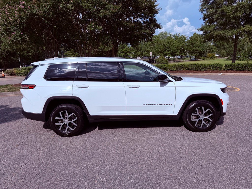 Used 2023 Jeep Grand Cherokee L Limited AWD/4WD image 14