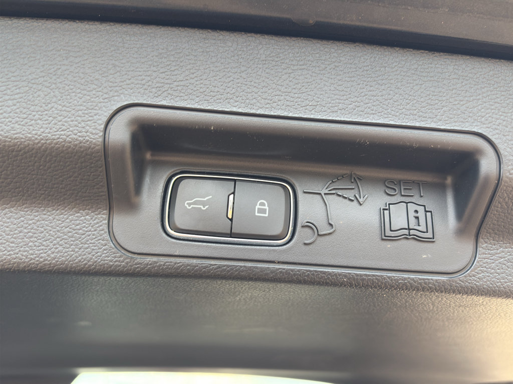 Used 2023 Ford Explorer XLT RWD image 7
