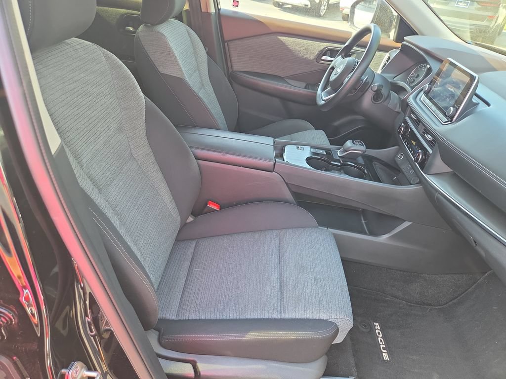 Used 2023 Nissan Rogue SV FWD image 16