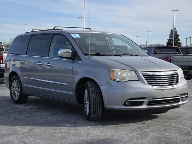 Used 2013 Chrysler Town & Country Touring-L w/ Driver Convenience Group image 17