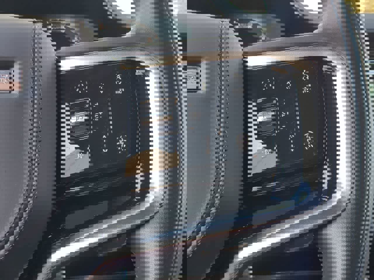 Certified 2025 Land Rover Range Rover Sport SE image 27