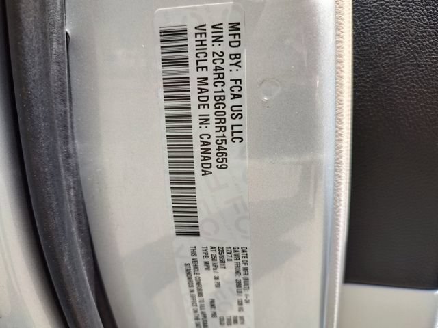 Used 2024 Chrysler Pacifica Touring-L FWD image 11