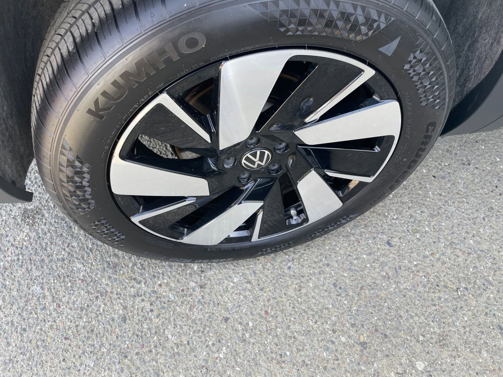 Used 2025 Volkswagen Atlas Cross Sport SE image 32