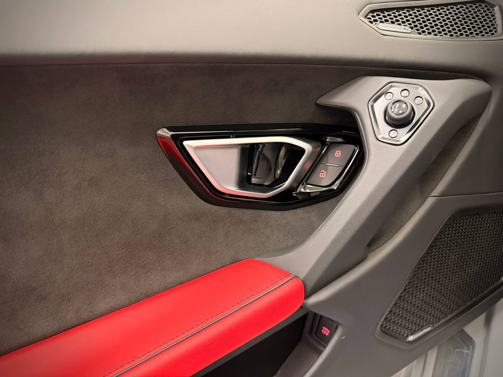 Used 2024 Lamborghini Huracan EVO image 45