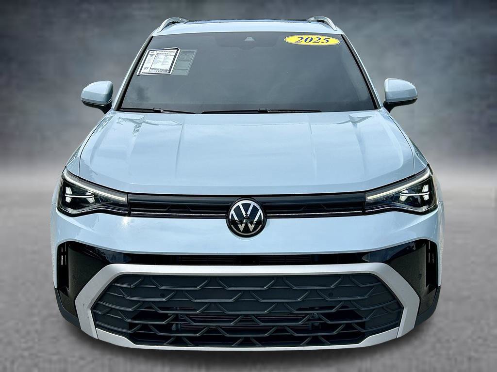 Certified 2025 Volkswagen Taos SE w/ Panoramic Sunroof Package FWD image 2