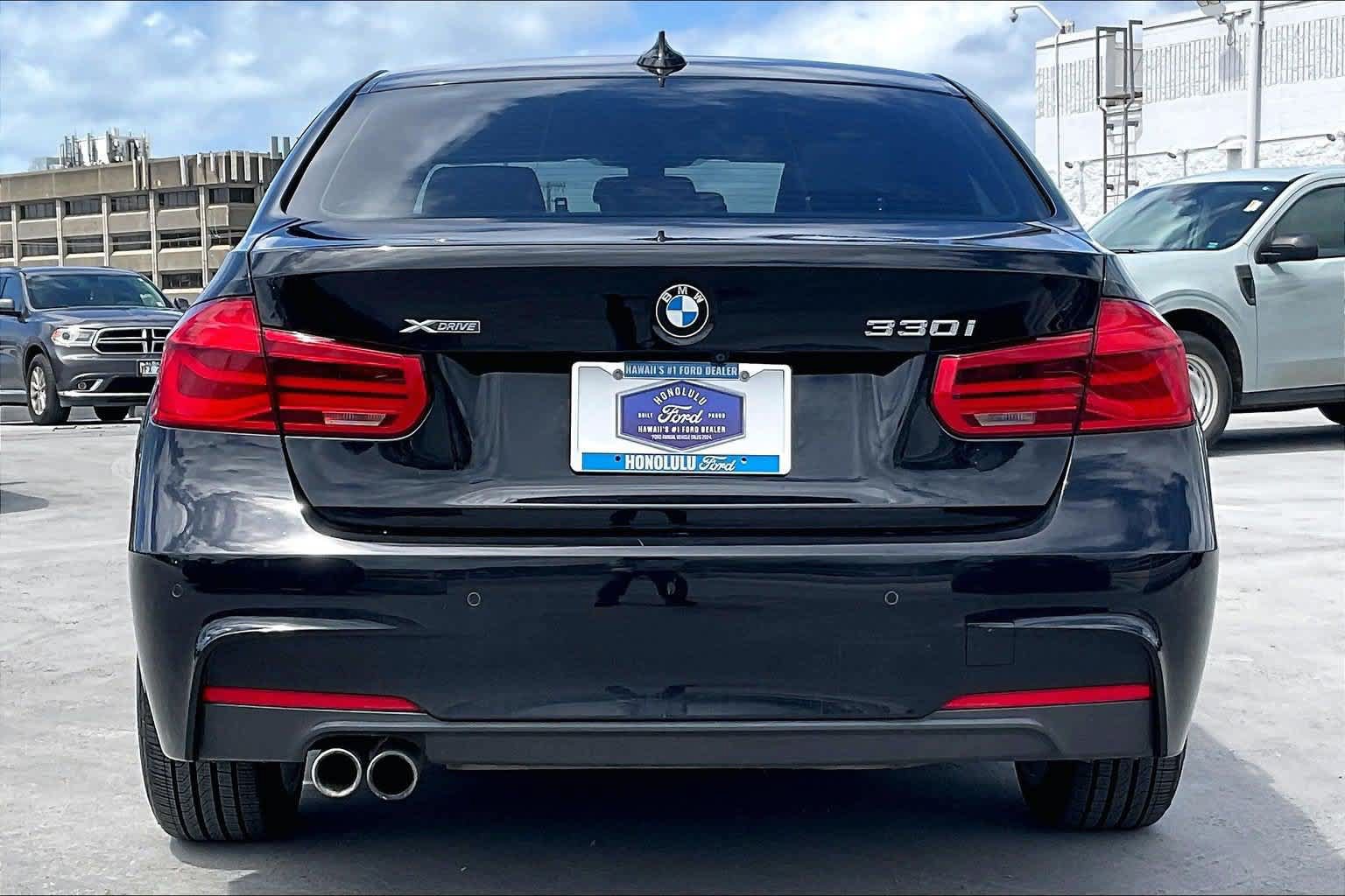 Used 2017 BMW 330i xDrive Sedan AWD/4WD image 5