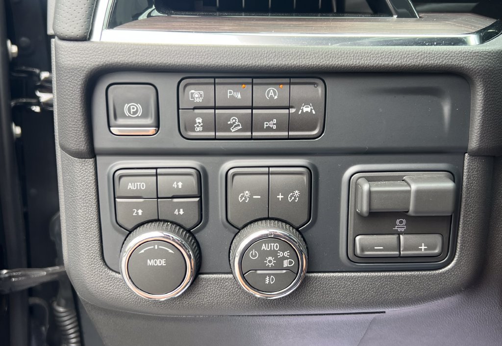 Used 2026 Chevrolet Tahoe Premier AWD/4WD image 28