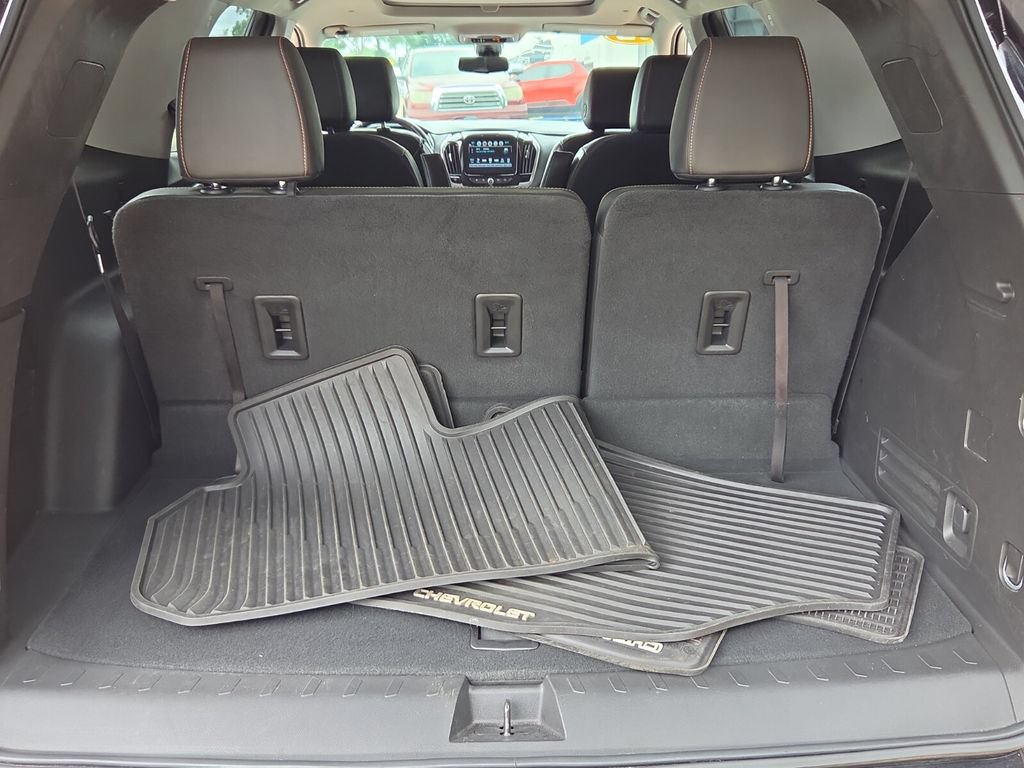 Used 2019 Chevrolet Traverse Premier w/ Driver Confidence II Package FWD image 17