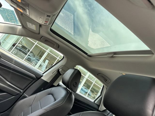 Certified 2023 Volkswagen Jetta SE w/ Panoramic Sunroof Package FWD image 32