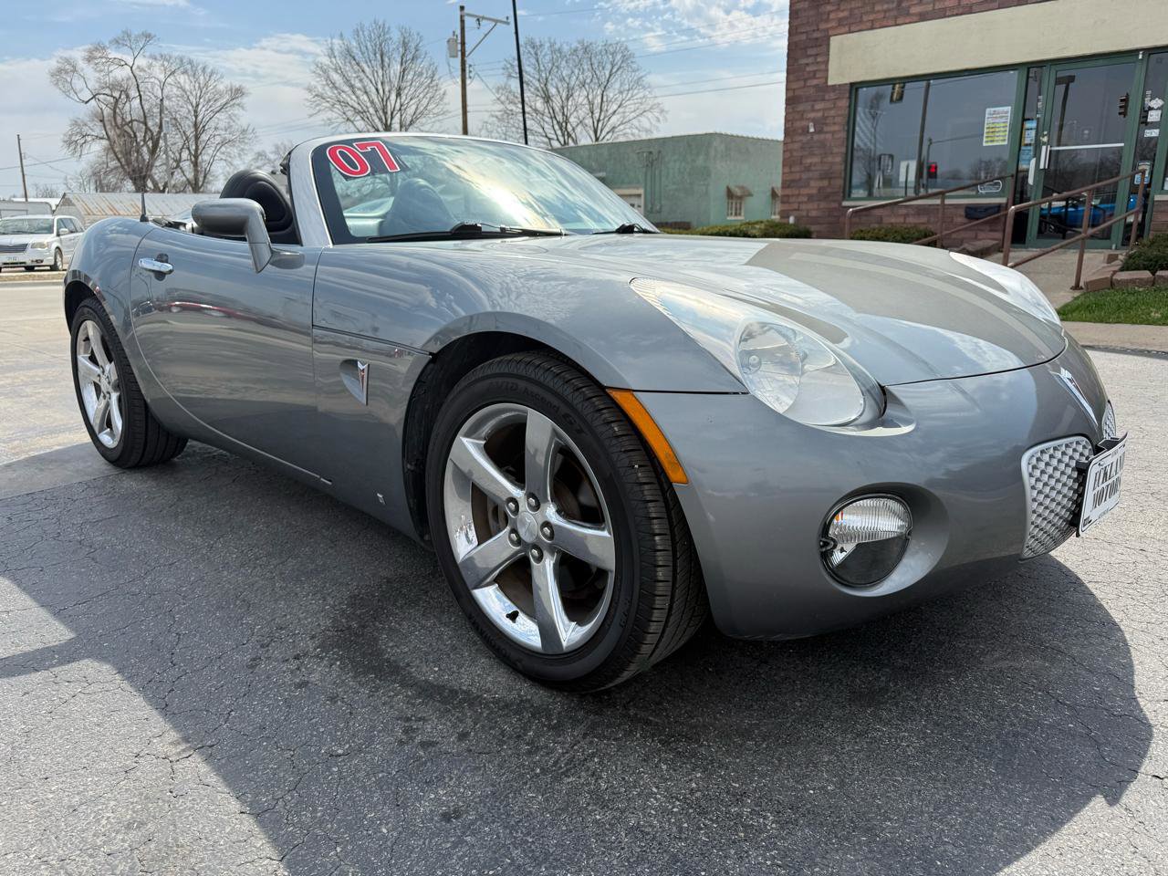 Used 2007 Pontiac Solstice Convertible w/ Premium Package RWD image 2