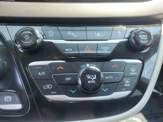 Used 2024 Chrysler Pacifica Touring-L FWD image 90