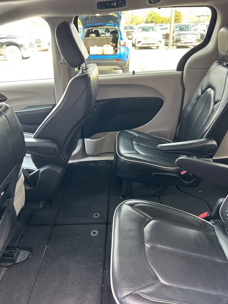Used 2023 Chrysler Pacifica Limited image 12