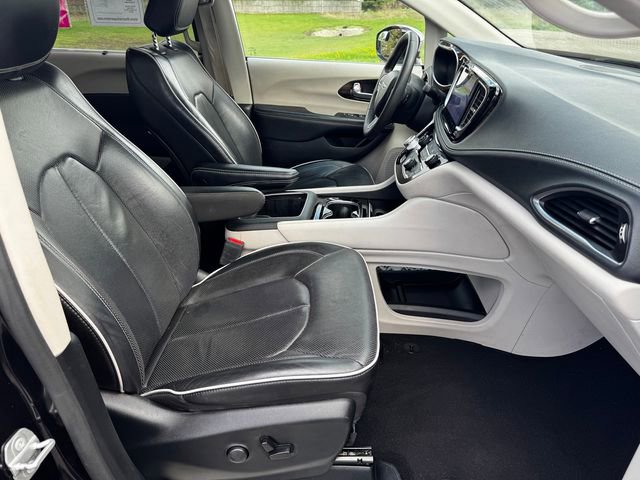 Used 2023 Chrysler Pacifica Limited image 14