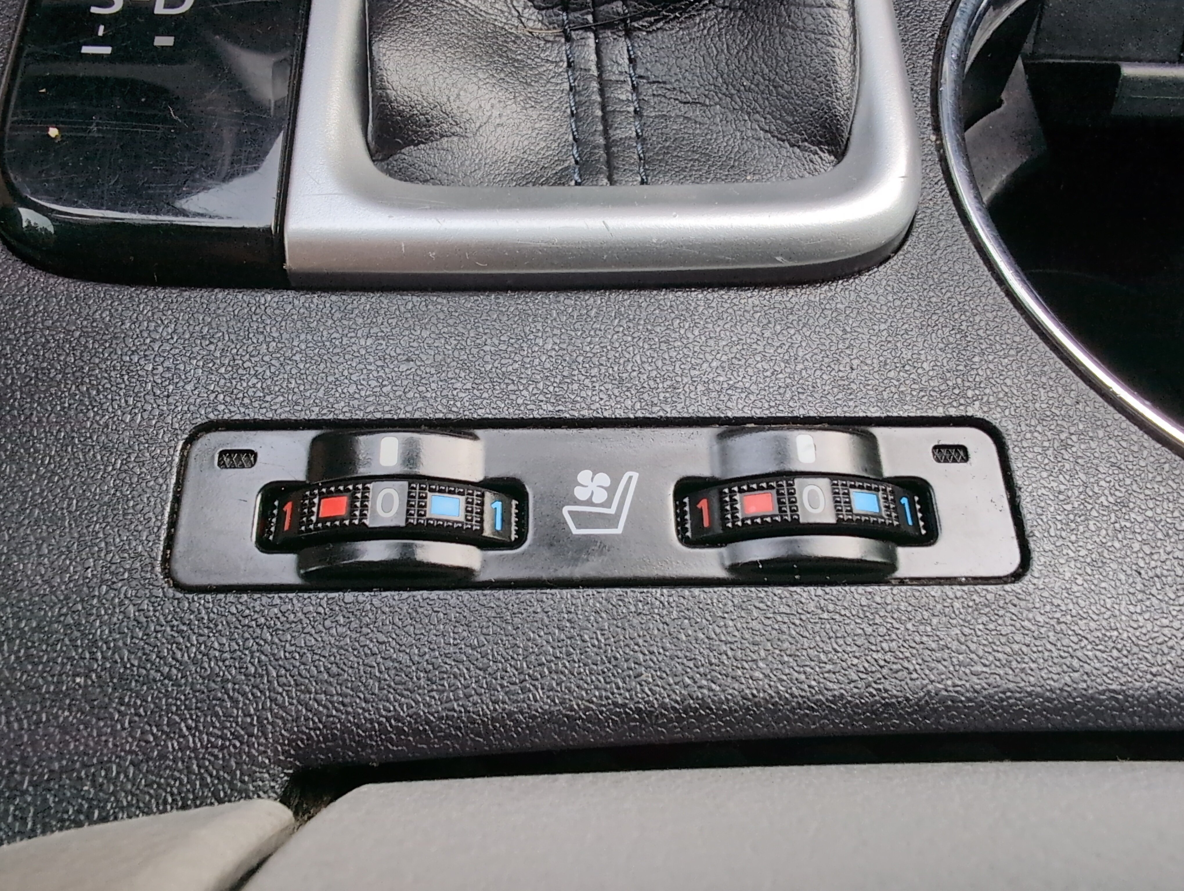 Used 2019 Toyota Highlander Limited Platinum FWD image 42
