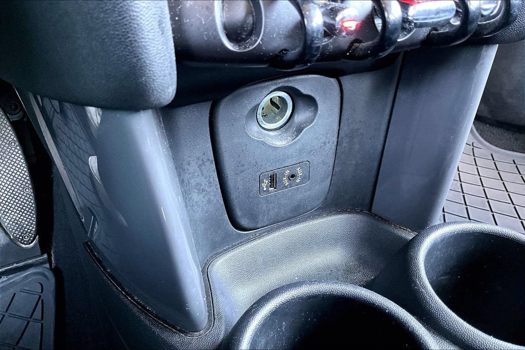 Used 2017 MINI Cooper 4-Door Hardtop FWD image 25