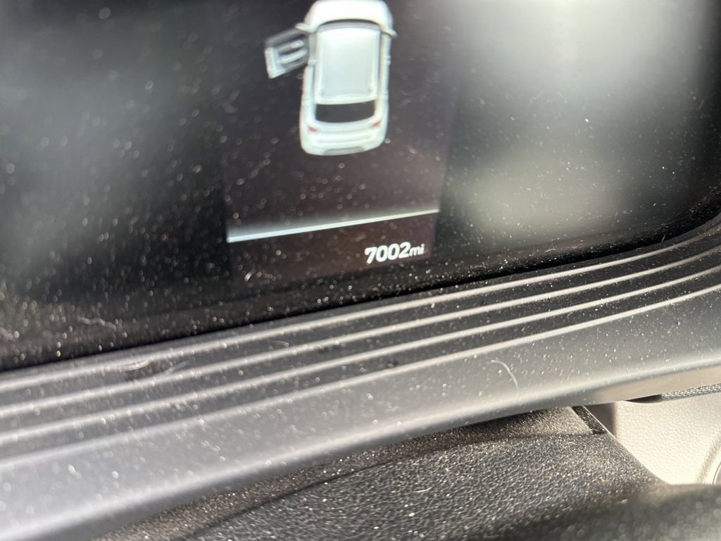 Used 2025 Hyundai Venue SEL FWD image 8