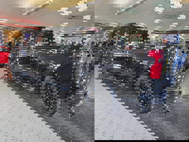 Used 2020 Chevrolet Silverado 1500 Custom w/ Custom Value Package image 6