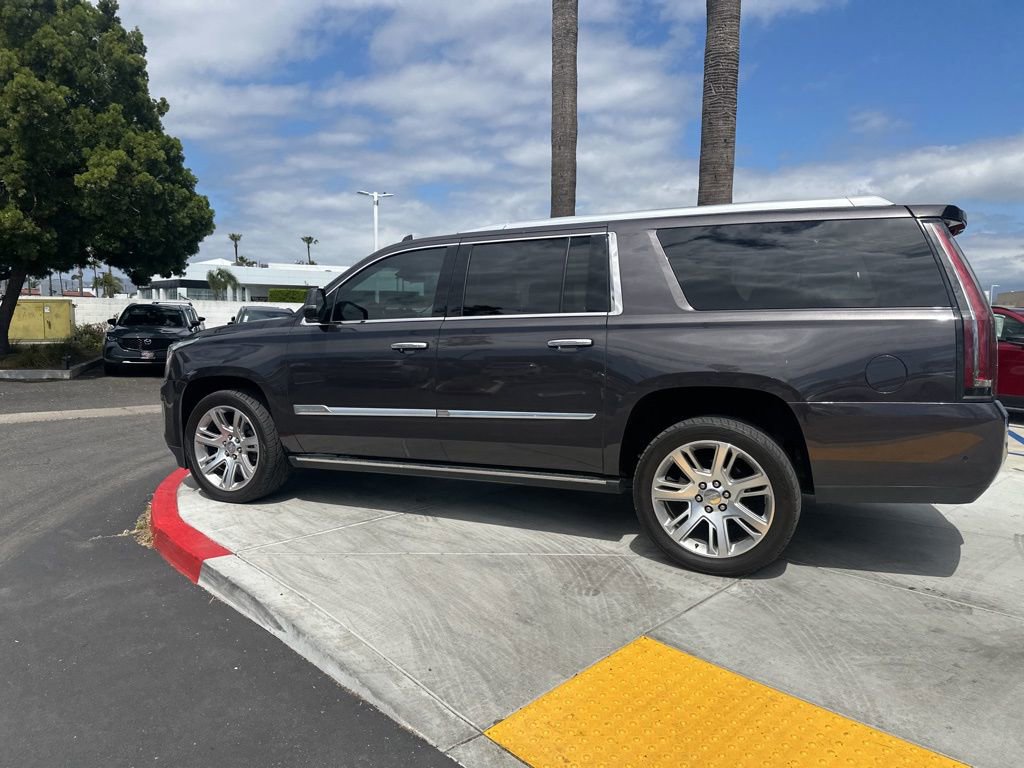 Used 2018 Cadillac Escalade ESV Premium Luxury image 9