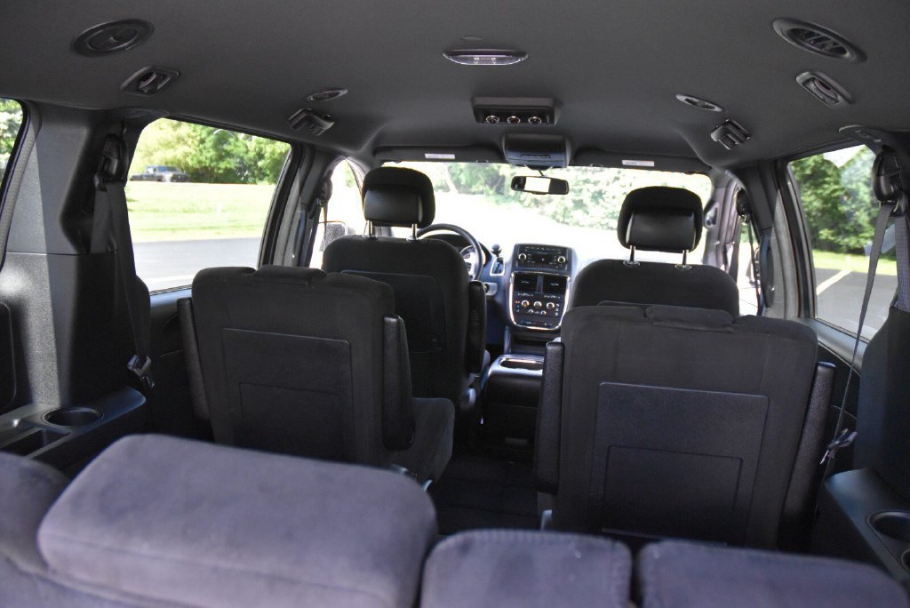 Used 2015 Dodge Grand Caravan SXT w/ Blacktop Package FWD image 34