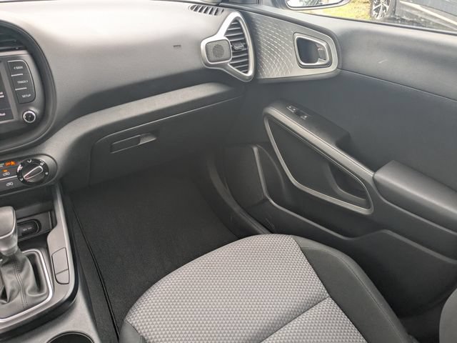 Certified 2025 Kia Soul LX w/ LX Technology Package FWD image 17