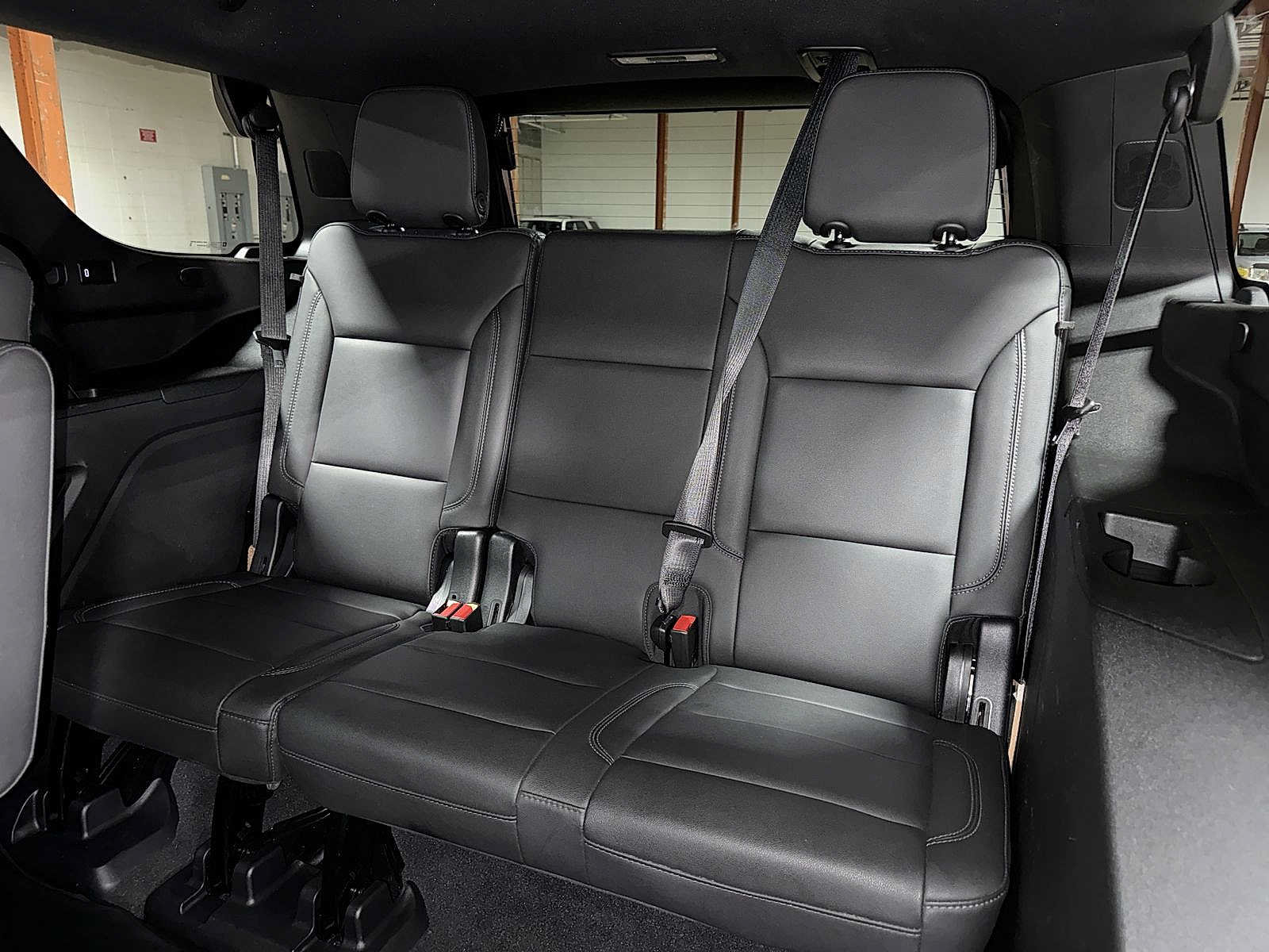 Used 2022 Chevrolet Tahoe Z71 w/ Luxury Package AWD/4WD image 18
