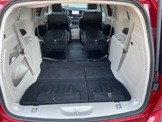 Used 2024 Chrysler Pacifica Touring-L image 36