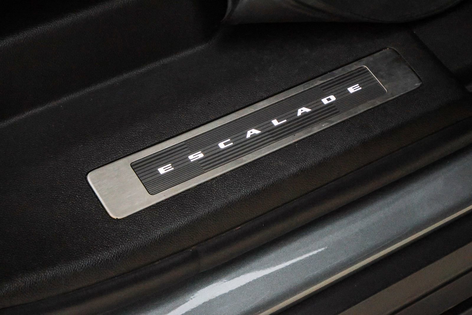 Used 2023 Cadillac Escalade Sport Platinum w/ LPO, ONYX Package image 21