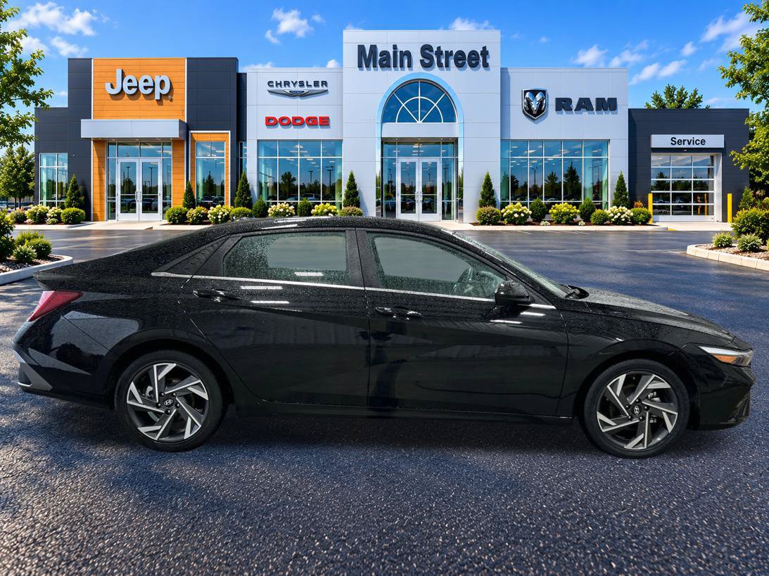 Used 2025 Hyundai Elantra SEL FWD image 6