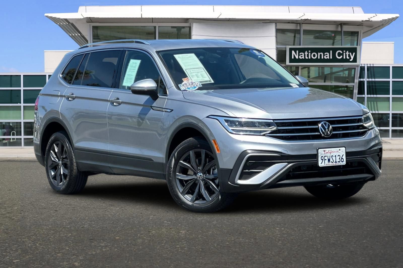 Used 2023 Volkswagen Tiguan SE FWD image 2