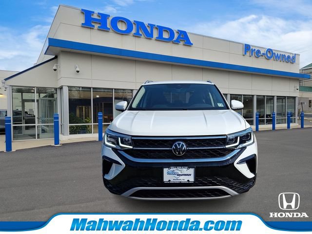 Used 2023 Volkswagen Taos SEL AWD/4WD image 2