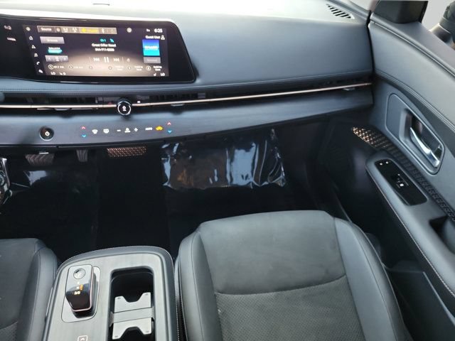 Used 2024 Nissan Ariya AWD image 15