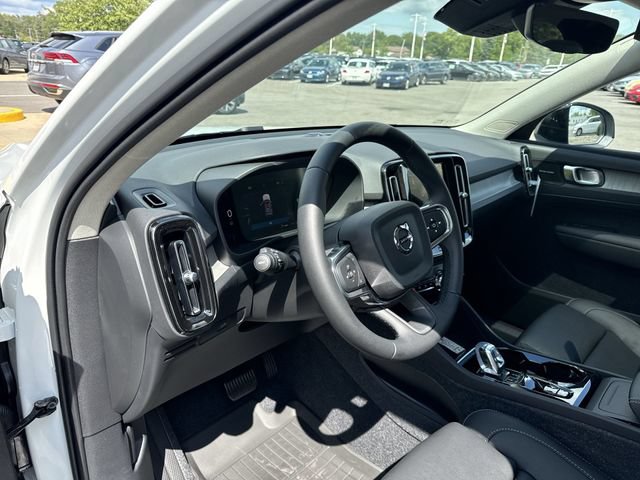 Used 2025 Volvo XC40 B5 Plus w/ Protection Package Premier AWD/4WD image 10