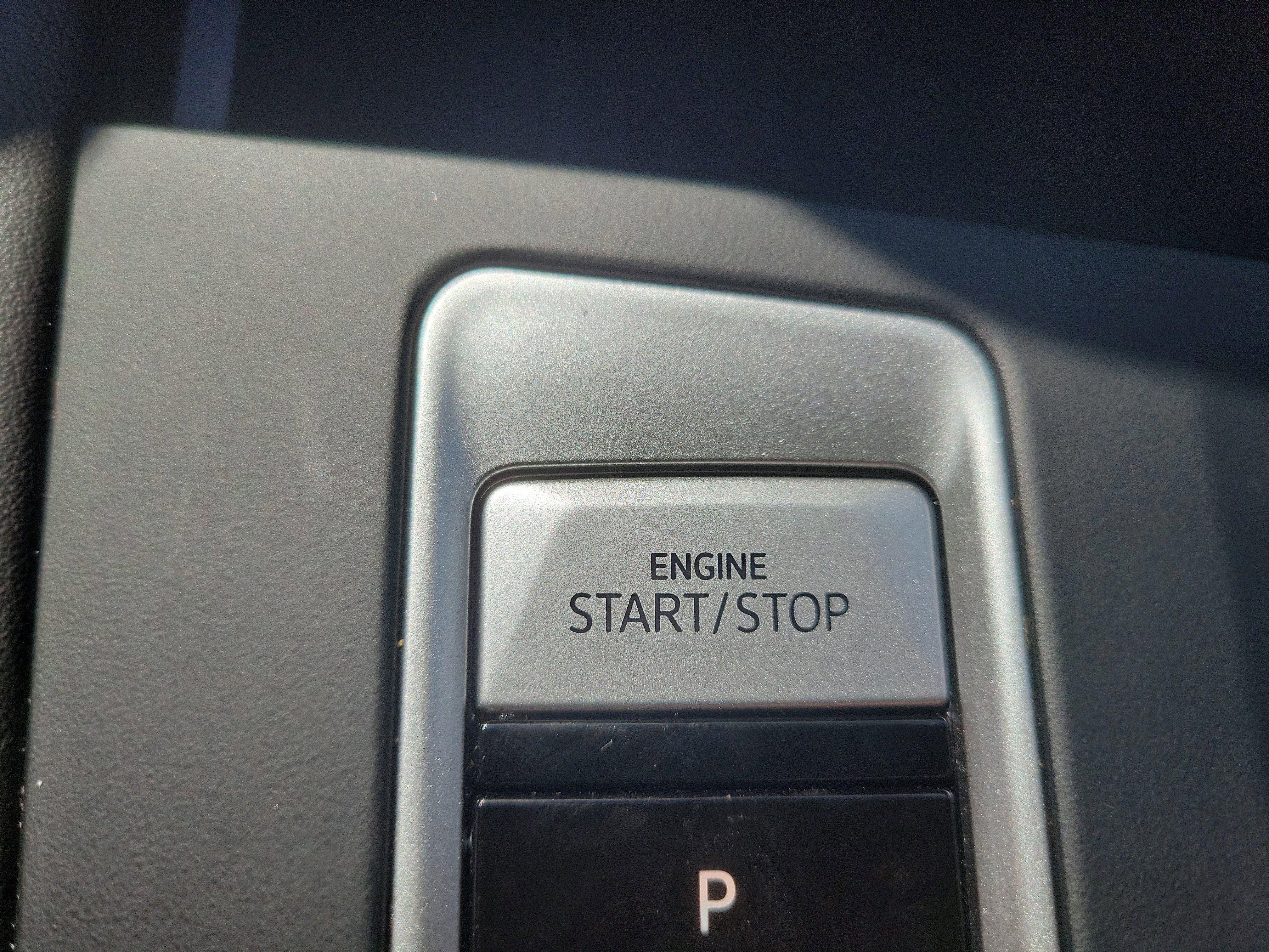 Used 2025 Volkswagen Atlas Cross Sport SE image 28