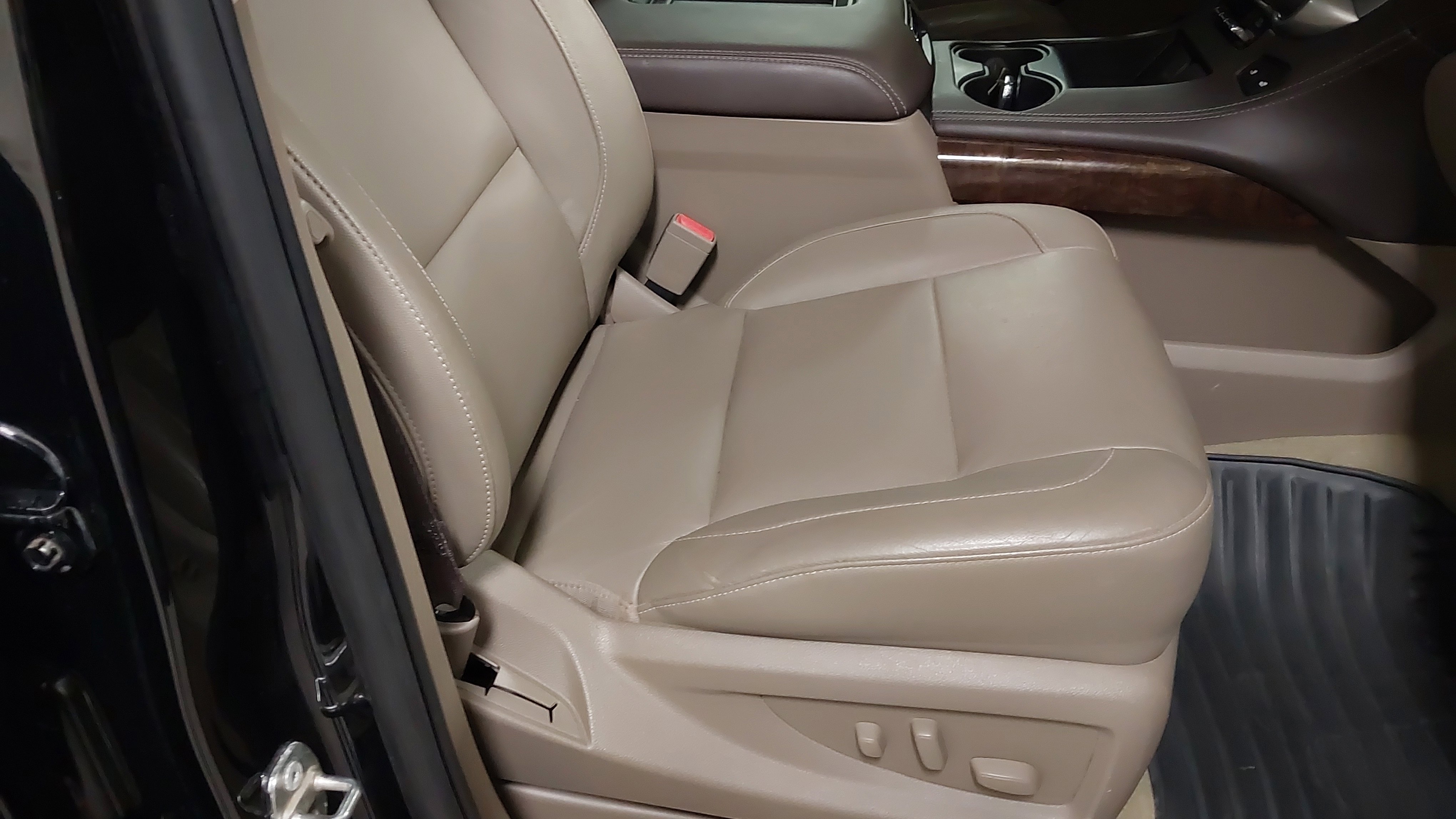 Used 2018 Chevrolet Tahoe LT image 28