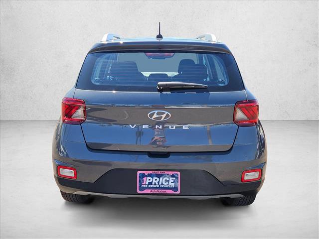 Certified 2025 Hyundai Venue SEL image 6