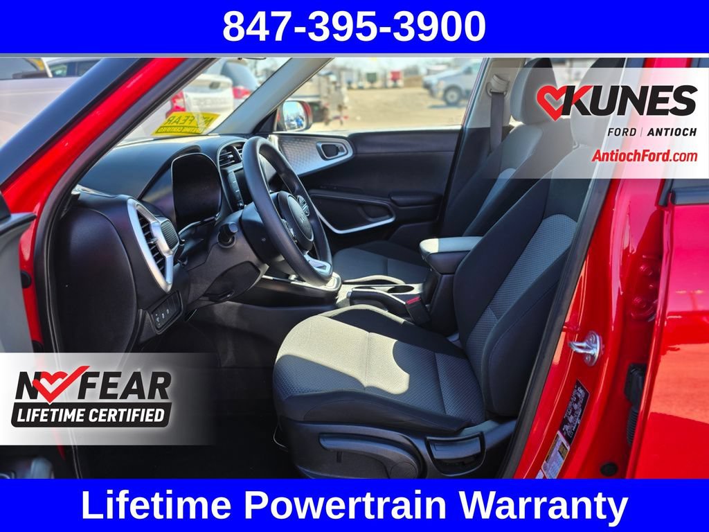 Used 2025 Kia Soul LX w/ LX Technology Package FWD image 22