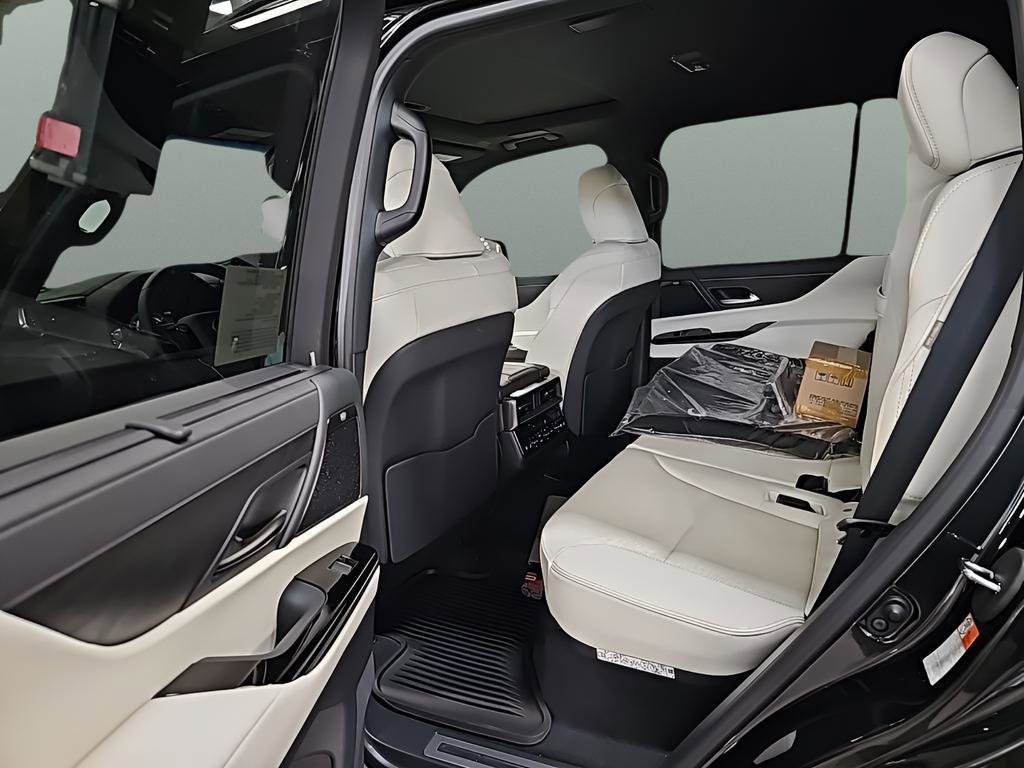 New 2024 Lexus LX 600 4WD w/ Luxury Package image 11