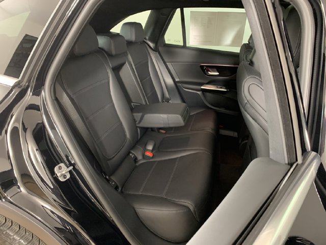 Used 2025 Mercedes-Benz GLC 300 4MATIC image 34