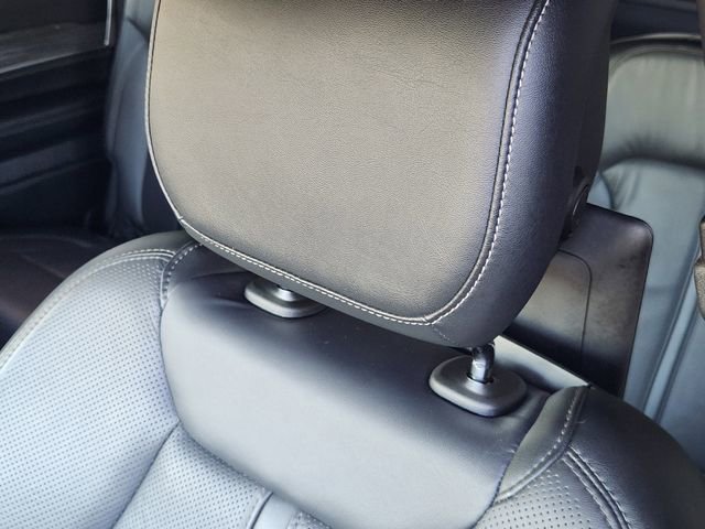 Certified 2022 Jeep Wagoneer Series III w/ Rear Seat Video Group 1 image 15