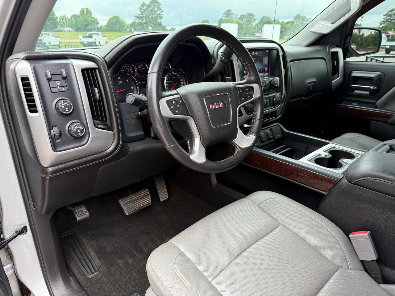 Used 2015 GMC Sierra 1500 SLT w/ SLT Crew Cab Value Package AWD/4WD image 11