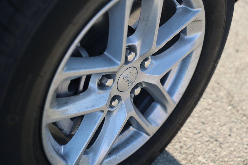 New 2025 Jeep Grand Cherokee Laredo X w/ Trailer Tow Package image 9