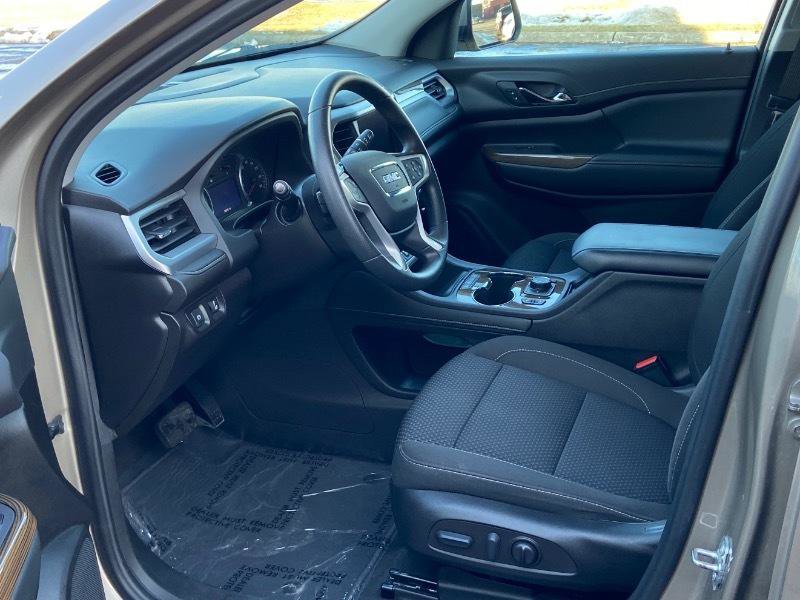 Used 2022 GMC Acadia SLE w/ Driver Convenience Package image 4