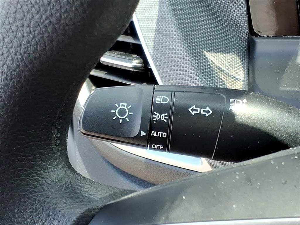 Used 2025 Kia Seltos LX AWD/4WD image 15